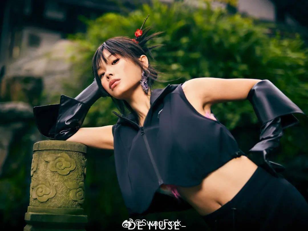 万妮达成为杂志封面!太美了!_吴亦凡_西蒙_时尚