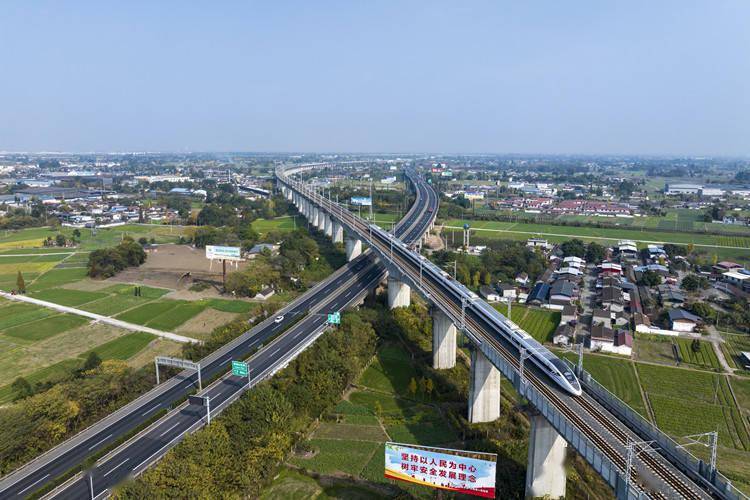 什邡坐动车到成都 最快26分钟可达_铁路_体系_市民