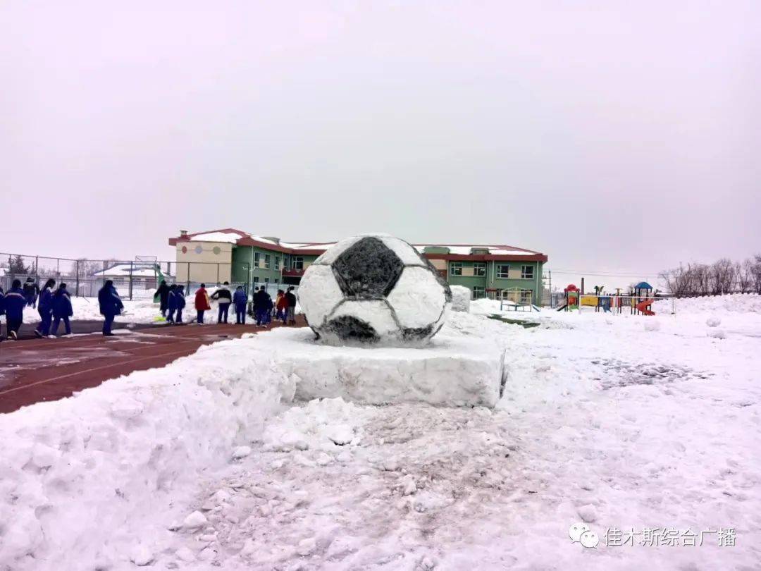 小学生雪雕图片