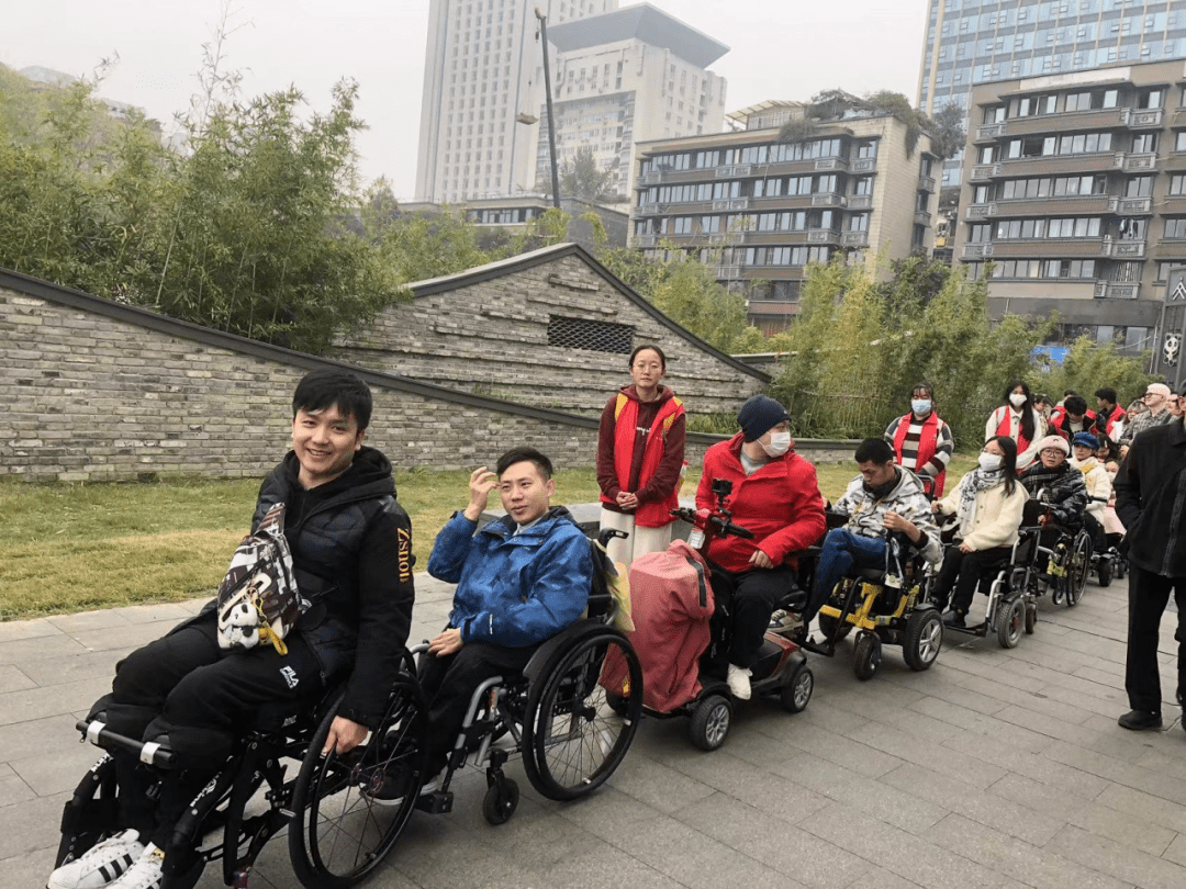 青羊区残联举办第32个国际残疾人日系列活动——“到成都街头走一走 追逐公园城市之光”残障青年携伴同行交友互动活动_工作_朋友
