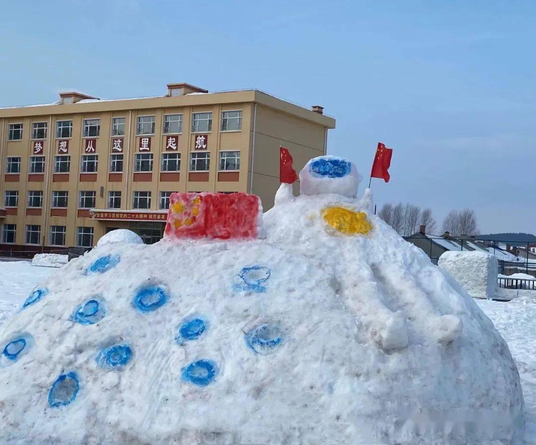 小学生雪雕图片