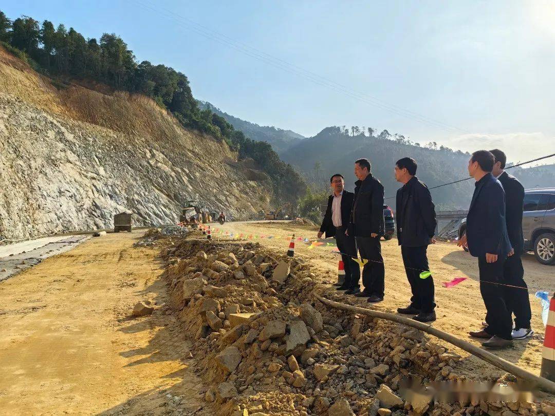 尤溪县副县长胡凤鹏陪同调研