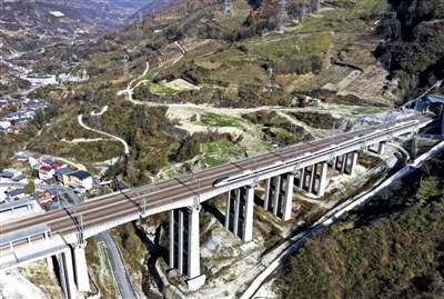 沿線一路美景 車站亦是風景_綿竹_站房_什邡