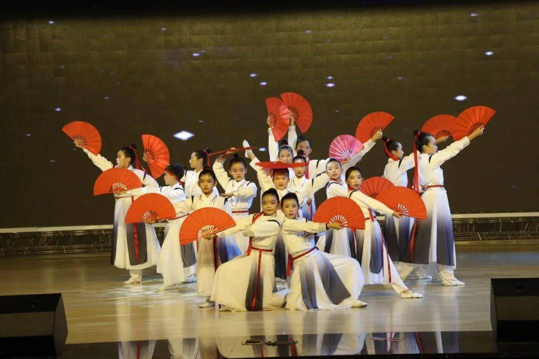 龙岩市第四届中小学艺术节舞蹈比赛在漳平隆重举行_一等奖_小学组