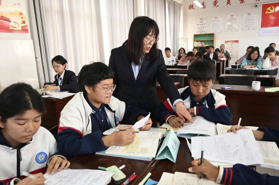 271教育丨云南省教育厅关工委率明致实验中学专家团队到元江开展"老