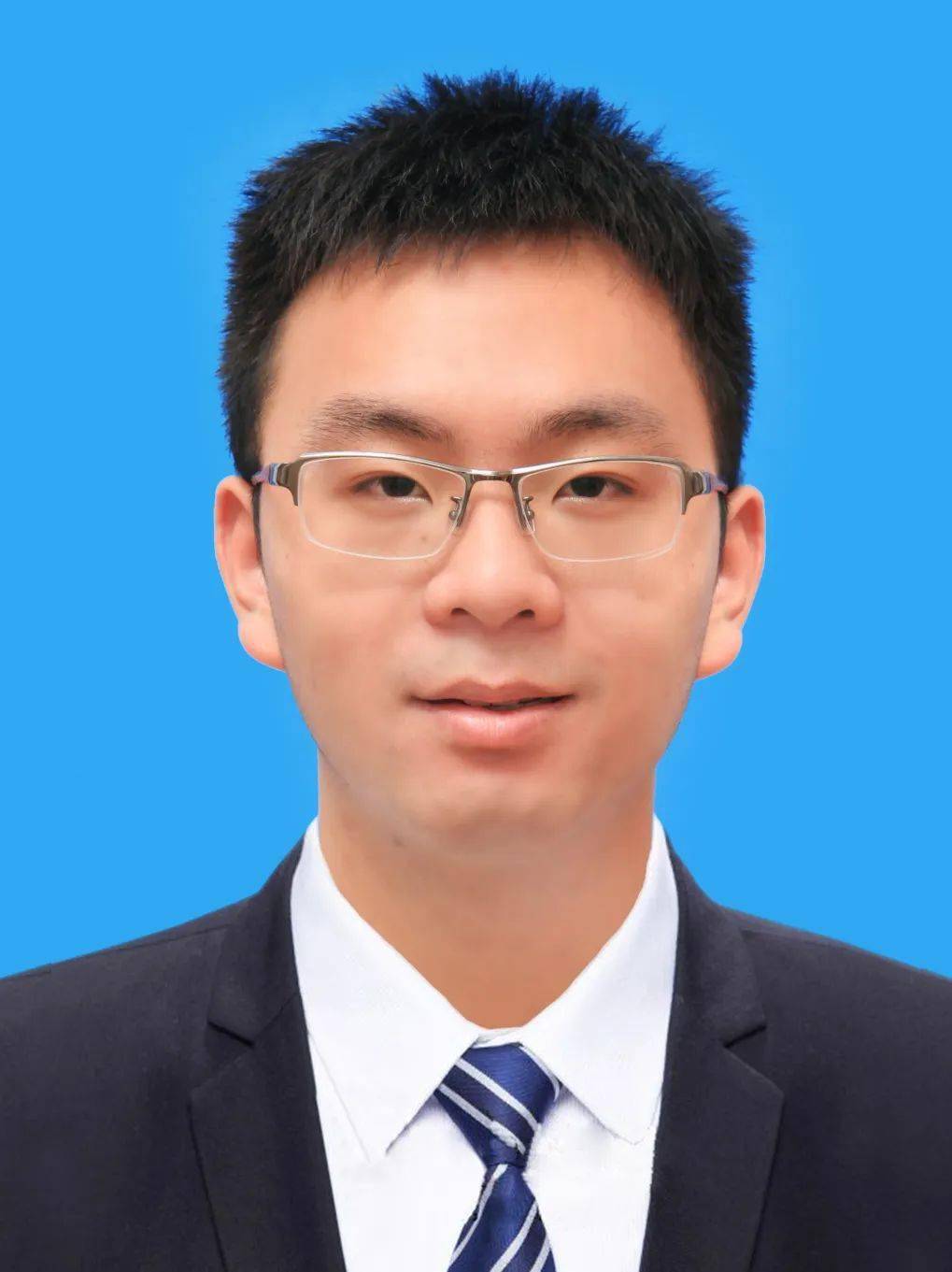 南京大学经济学硕士,吉林大学金融学学士