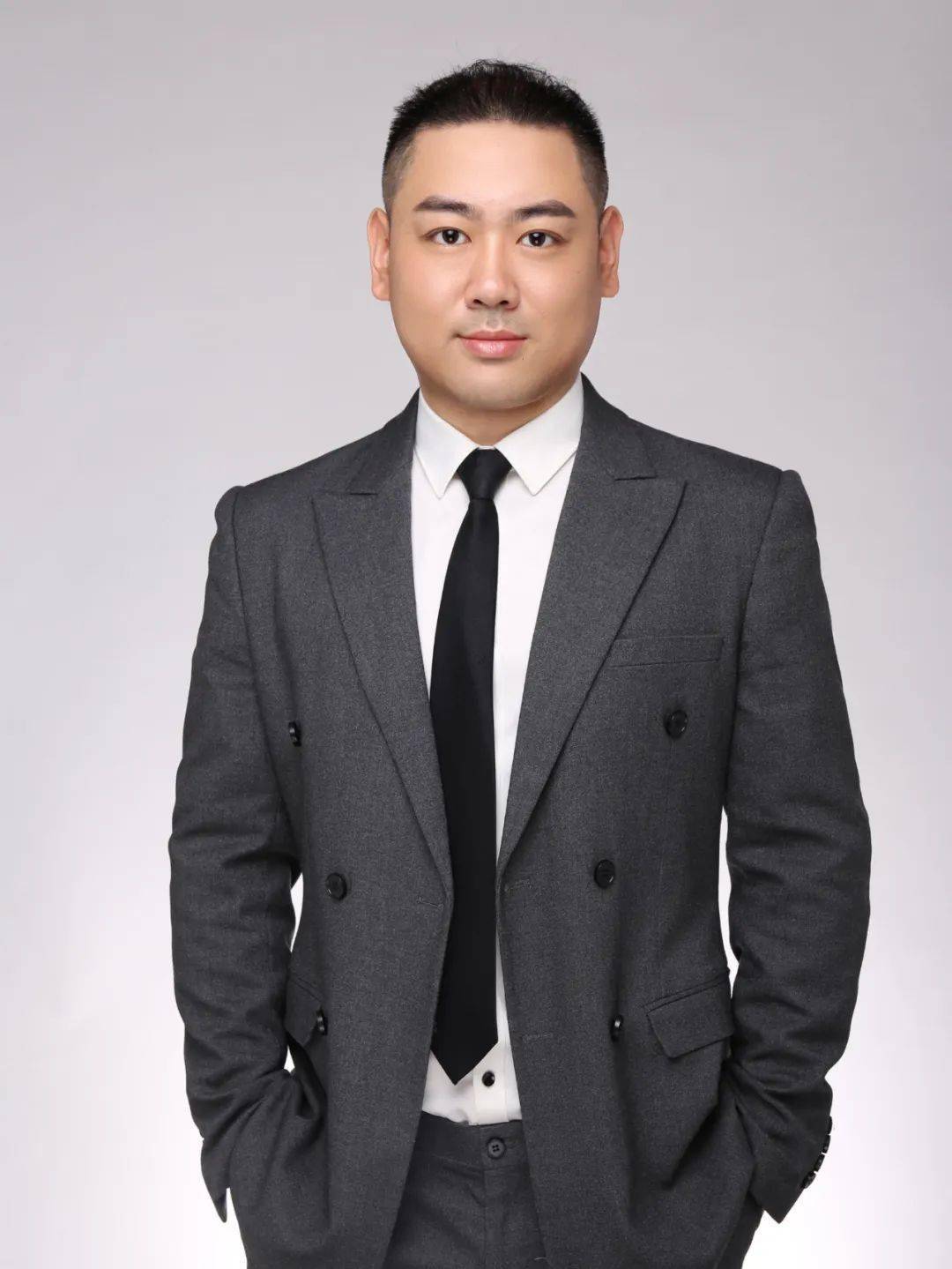 个人风采展示王朝成:我于浙江大学计算机硕士毕业,曾经供职于