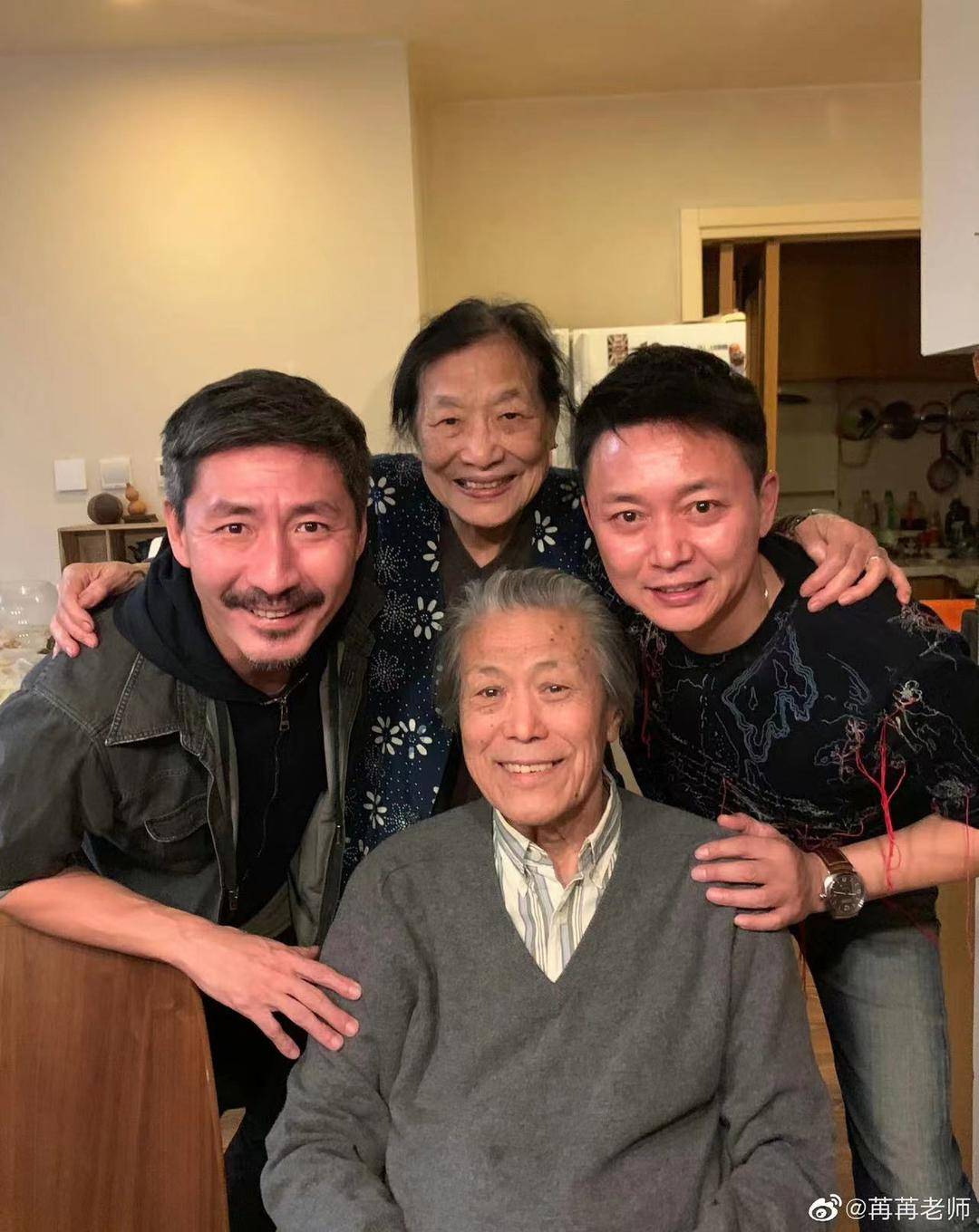 马精武去世,是教授也是演员,还是明星眼中的"马老爹"_李苒苒_张嘉益