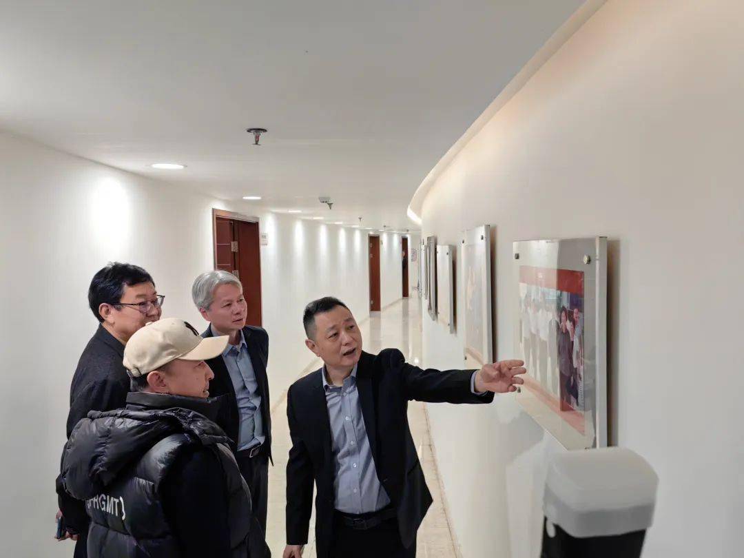 当天上午,上海戏剧学院附属舞蹈学校党总支书记,校长吴洁,教务科副