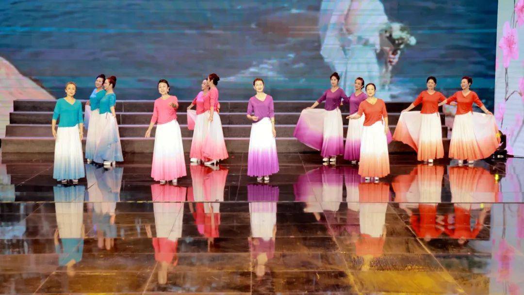 李薇薇,许涛,姜茹,杨英,于冬冬董岩,张维芝,罗瑜红,王学青,朗 诵:张静