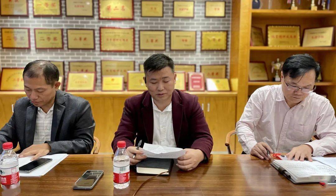 最后,竹溪中学陈炳峰老师老师对本次教研活动作总结,陈老师强调,中考