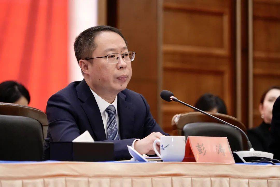 副市长彭涛出席.11月30日,长沙市第十七次妇女代表大会闭幕.