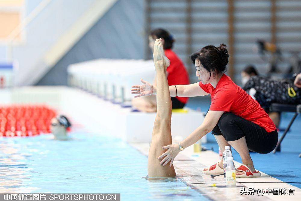 中国花样游泳队多哈世锦赛暨奥运会选拔赛在京举行_场景_肖雁宁_训练