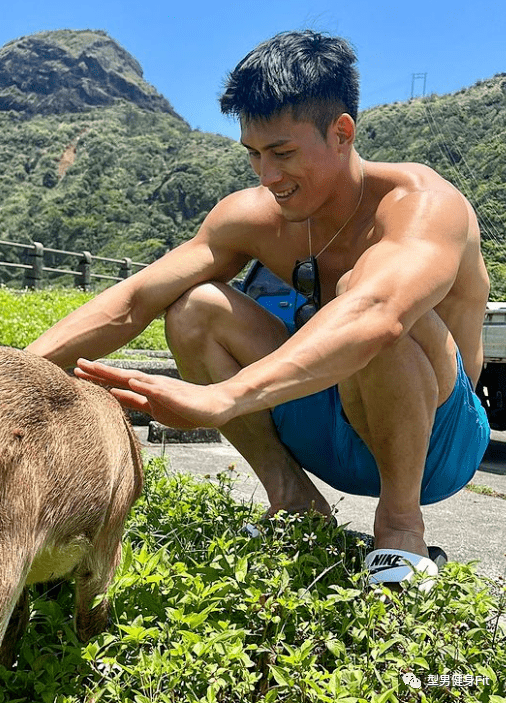 帅气肌肉男@罗承轩