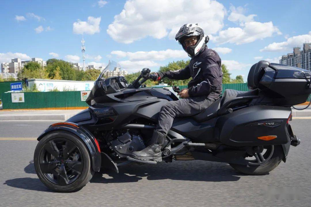 jc君测评:庞巴迪spyder f3,跨界的"摩"法_搜狐汽车_搜狐网