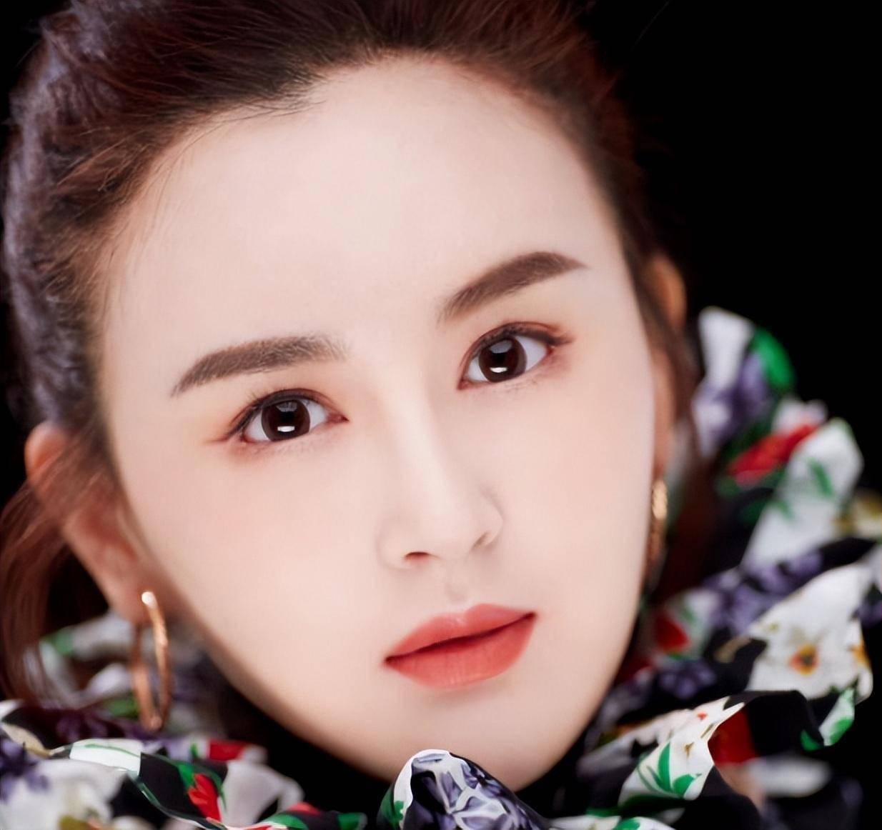 她是张纪中眼里的下一个刘亦菲,当红时却息影留学,回来却大变样_刘竞