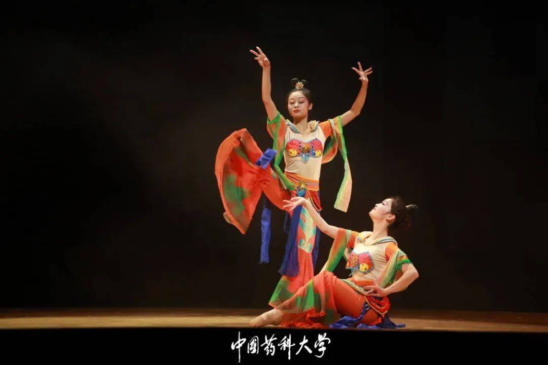 追梦而行,沐光而舞|红叶舞蹈团冬日舞蹈专场精彩来袭_女子_江南_秋风