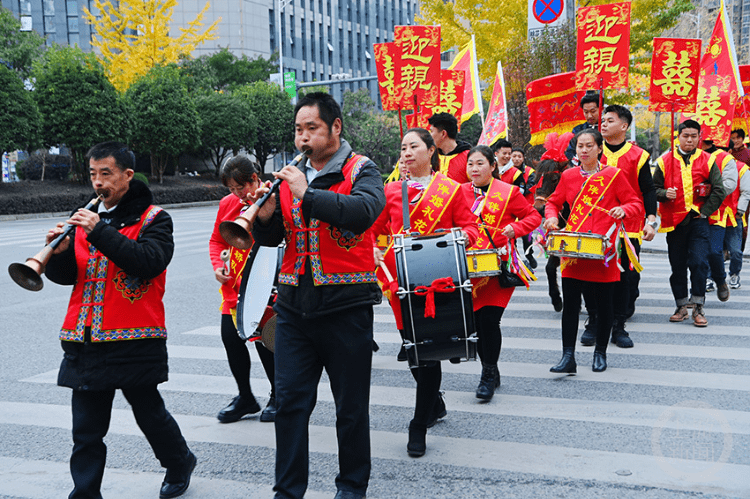 迎亲队伍图片高清图片