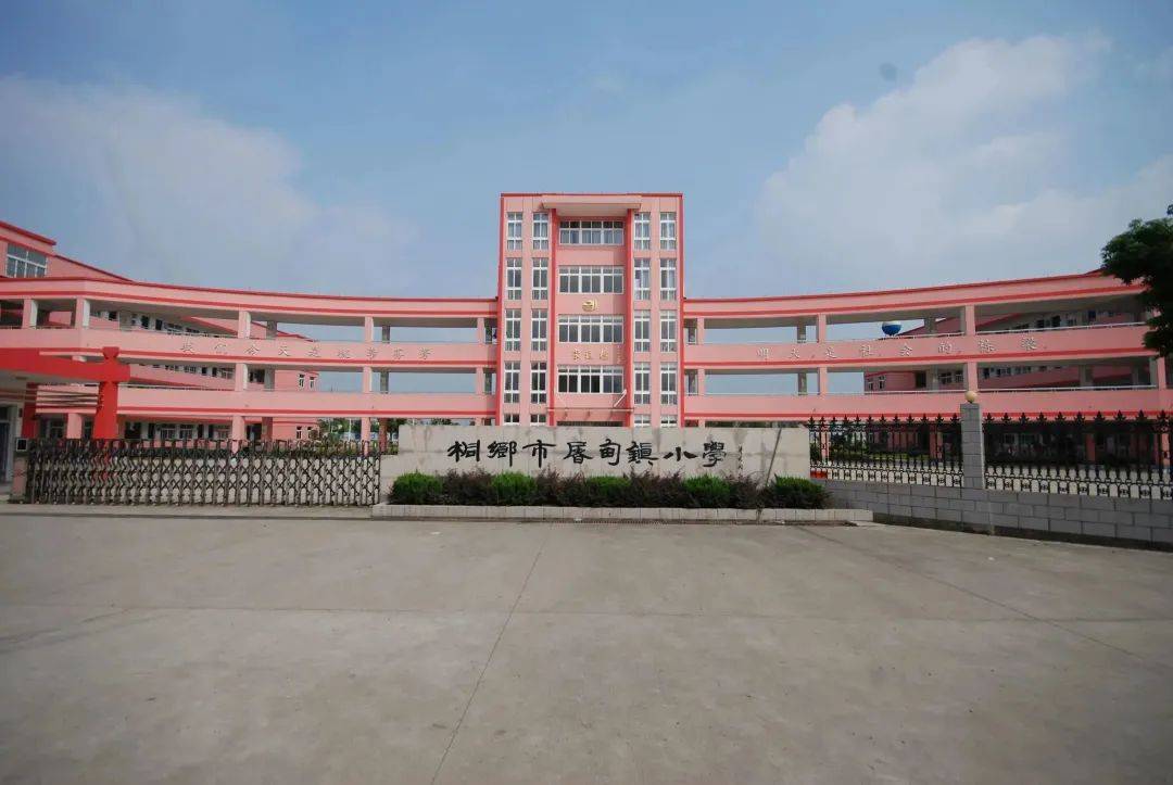 "公立石泾两等小学堂",1912年又更名崇道小学,解放后命名为屠甸镇小学