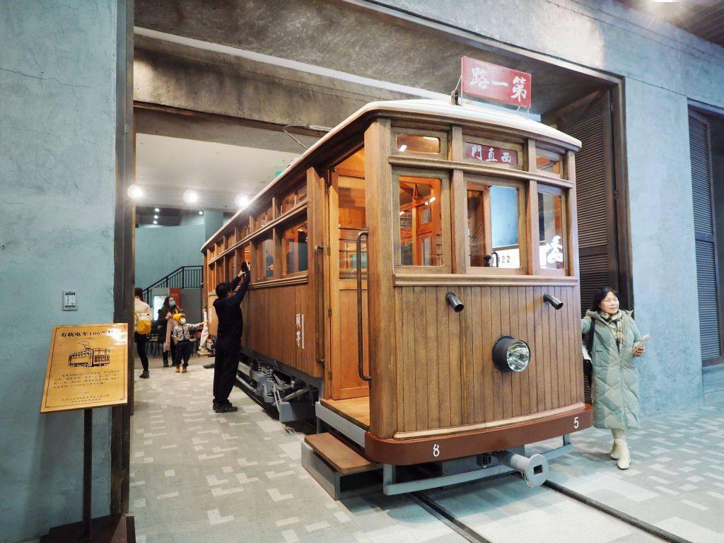 近日,北京公交馆正式对外开放,这是一个展示北京公交百年历史的博物馆