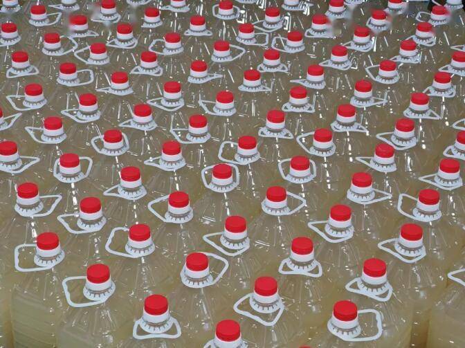 大方水花酒"水花酒在我们大方是很出名的一种酒,它不像白酒一样辣喉咙