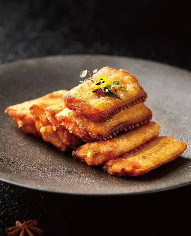 黄金脆带鱼家烧杂鱼香酥九肚鱼配鱼子酱韭菜花炒海蜇血啫啫花胶辽参头