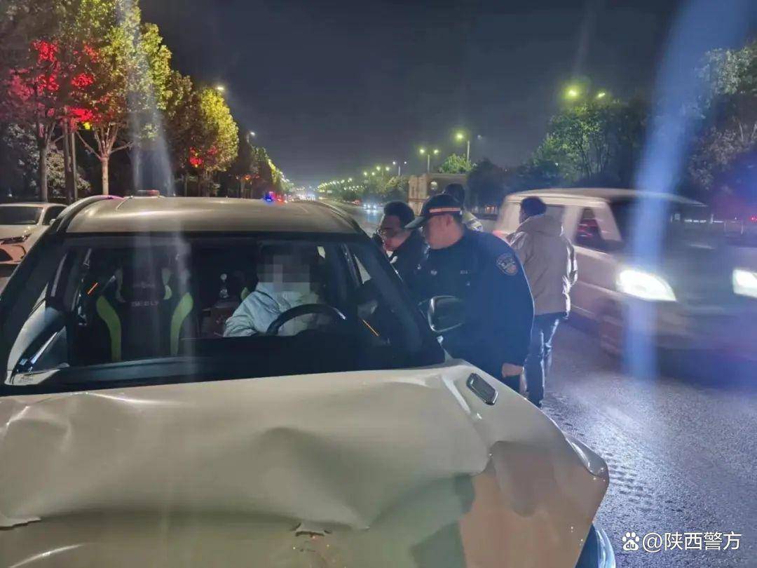 司机遇车祸碱中毒?西安灞桥民警紧急处置!_二氧化碳_症状_情绪