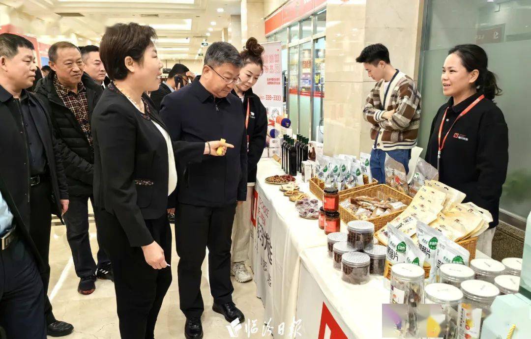 源萌农副产品有限公司的苹果脆片,山西纳维轩农业科技有限公司的黑蒜