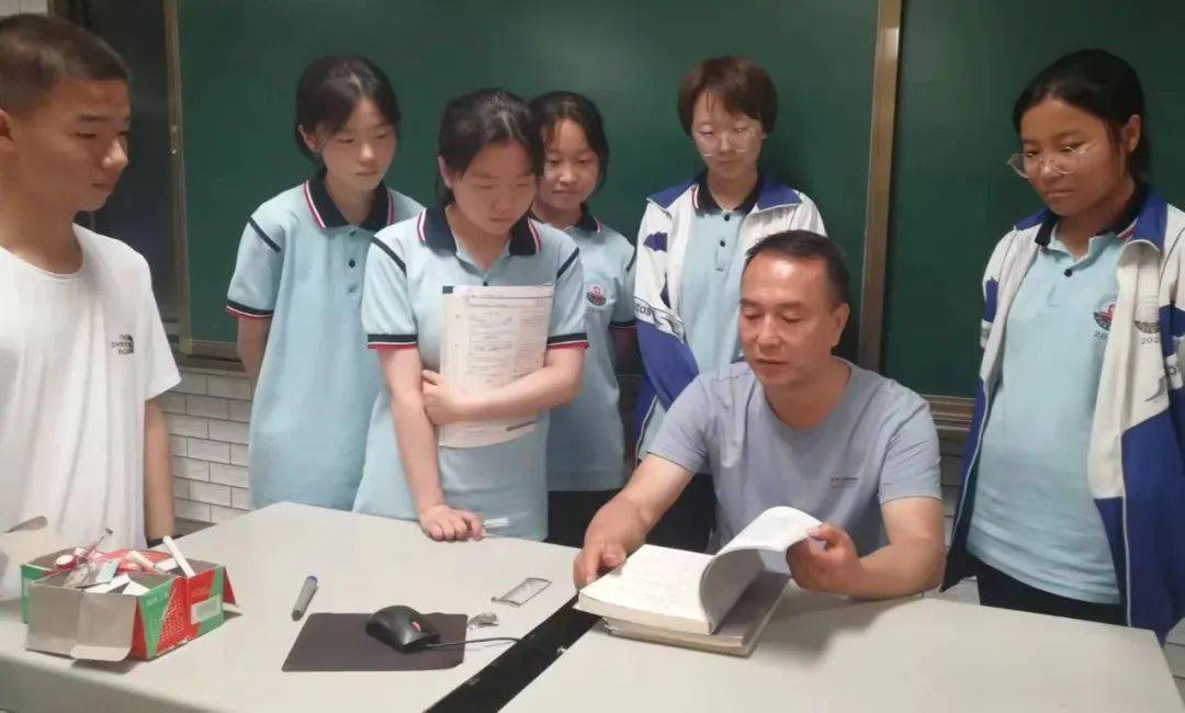 汪学荣,中卫市第一中学高级教师.