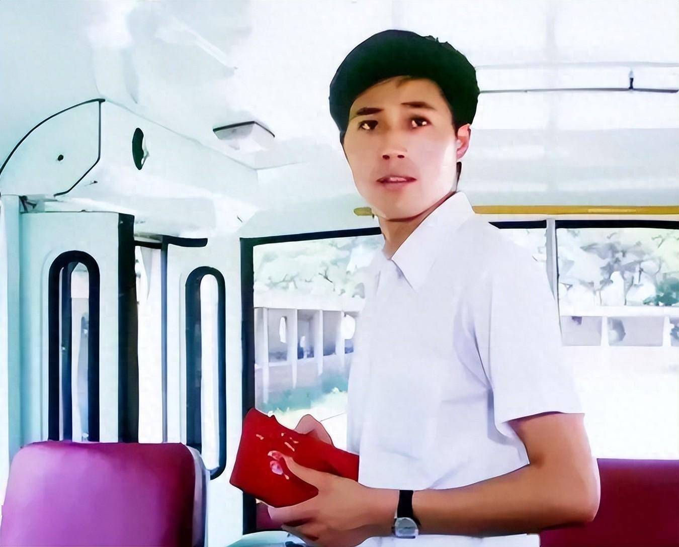 戏里是大反派,戏外娶初恋为妻,花500块都要请示,50岁为爱息影_王伟平