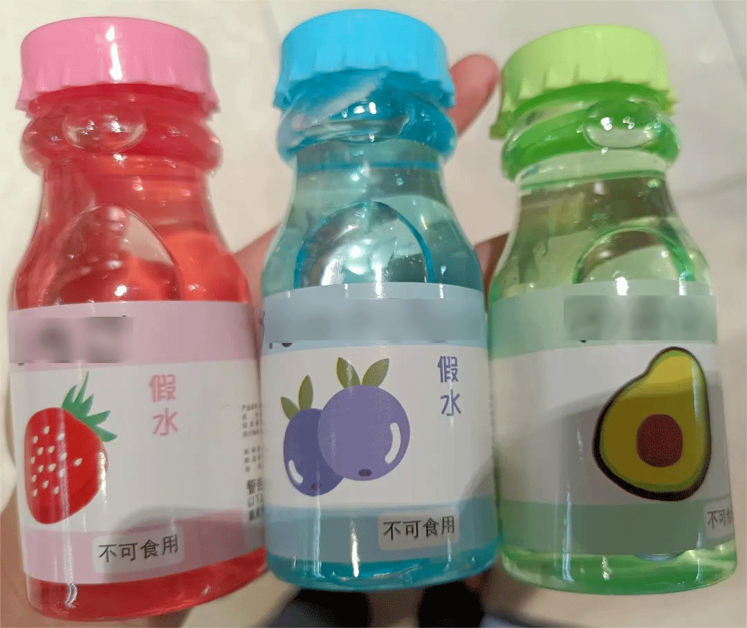 市场监管局执法人员在对该超市检查时发现,这款"假水"玩具外形很像