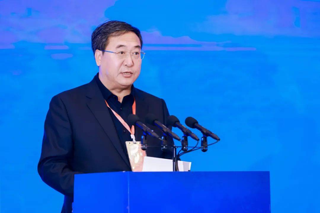 李国彪在企业家论坛作演讲_控股集团_晋能_合同