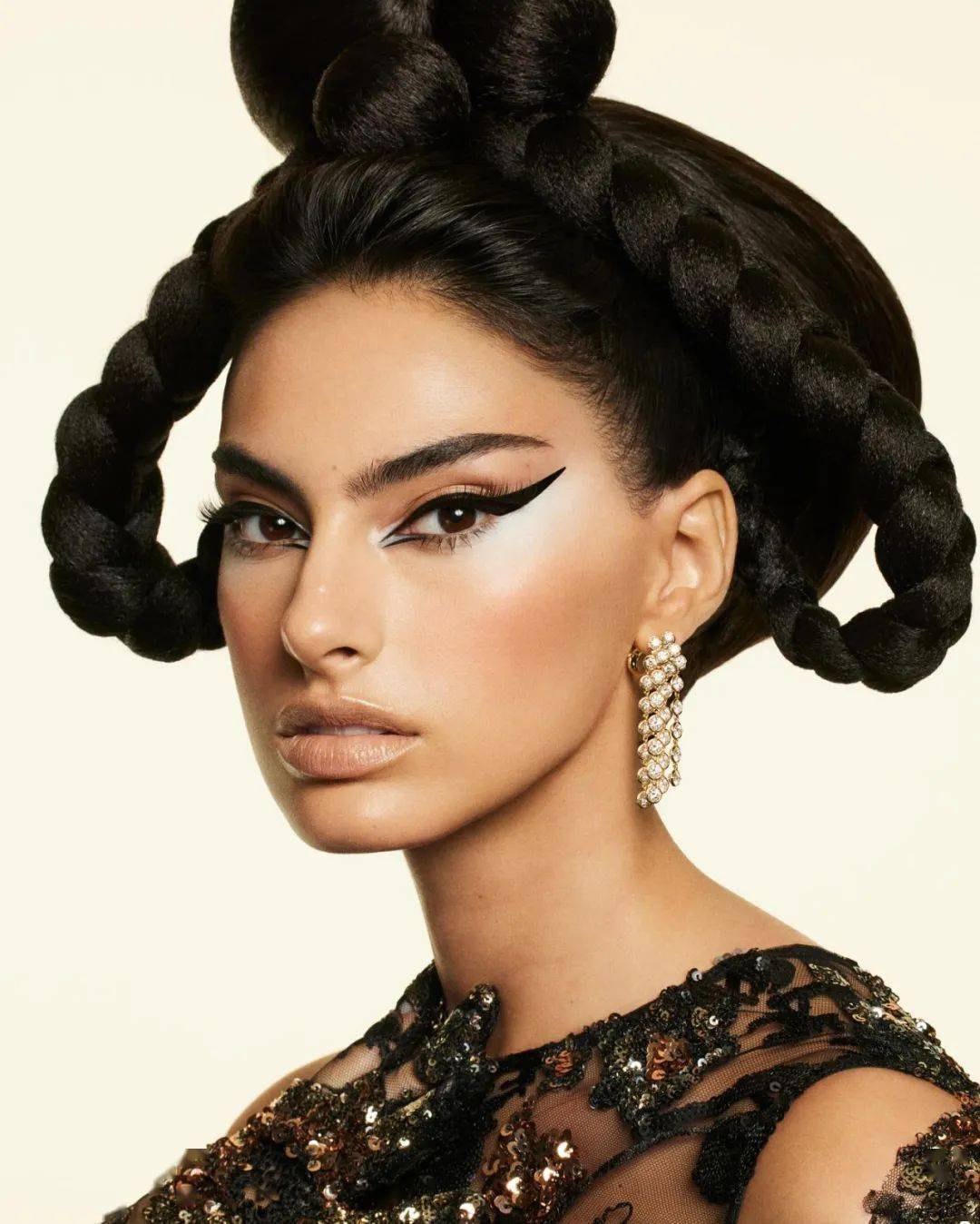 1510141119,这个沙特阿拉伯女模特真的杀疯了!