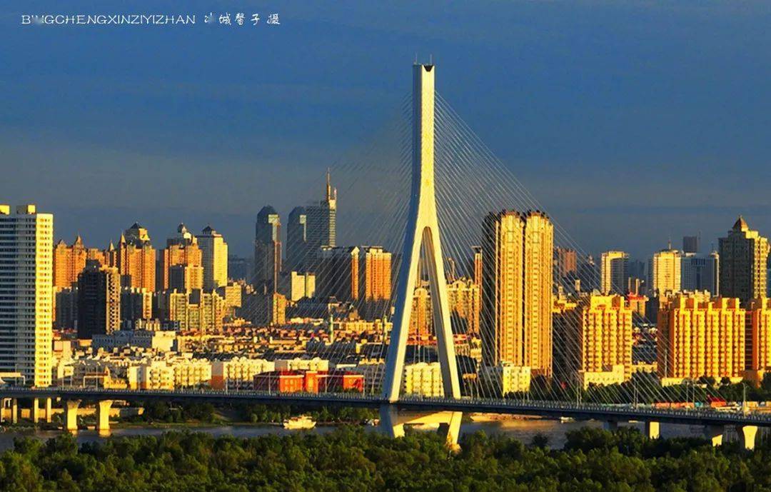 航拍哈尔滨:江南江北好景色_松花江畔_冰城_大桥