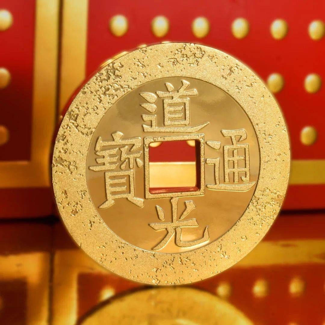 个个造型还原,通体镀金,具有浓厚的古典气息!