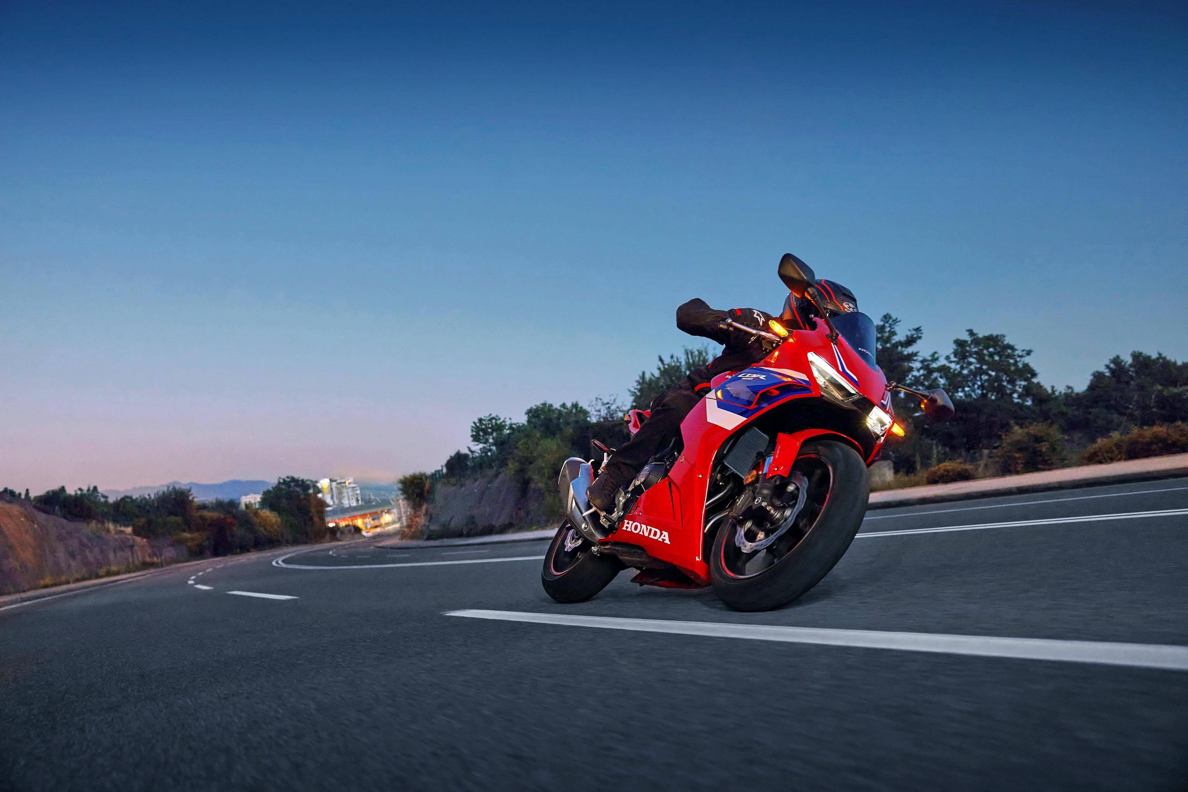 新的外观造型,honda 2024 cbr500r 街跑车