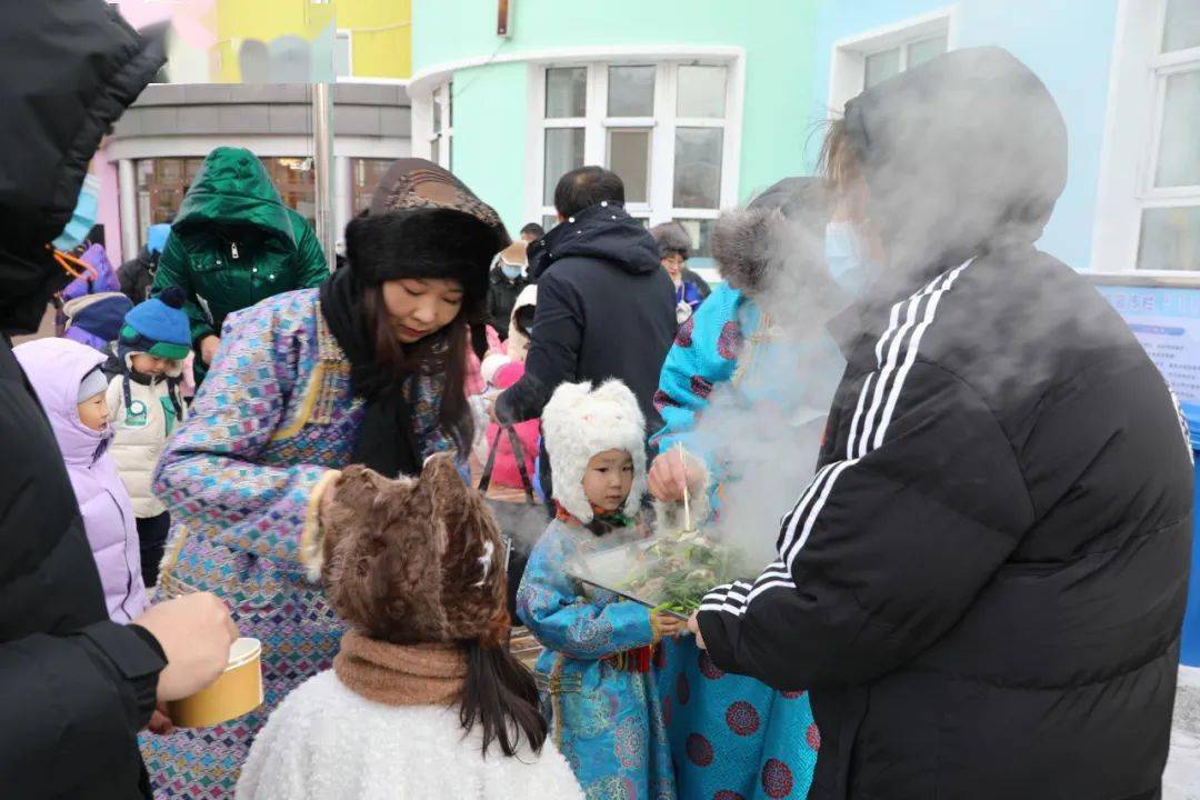 喜迎"十四冬" 同心共筑中国梦丨民族幼儿园开展冰雪进校园活动_海拉尔