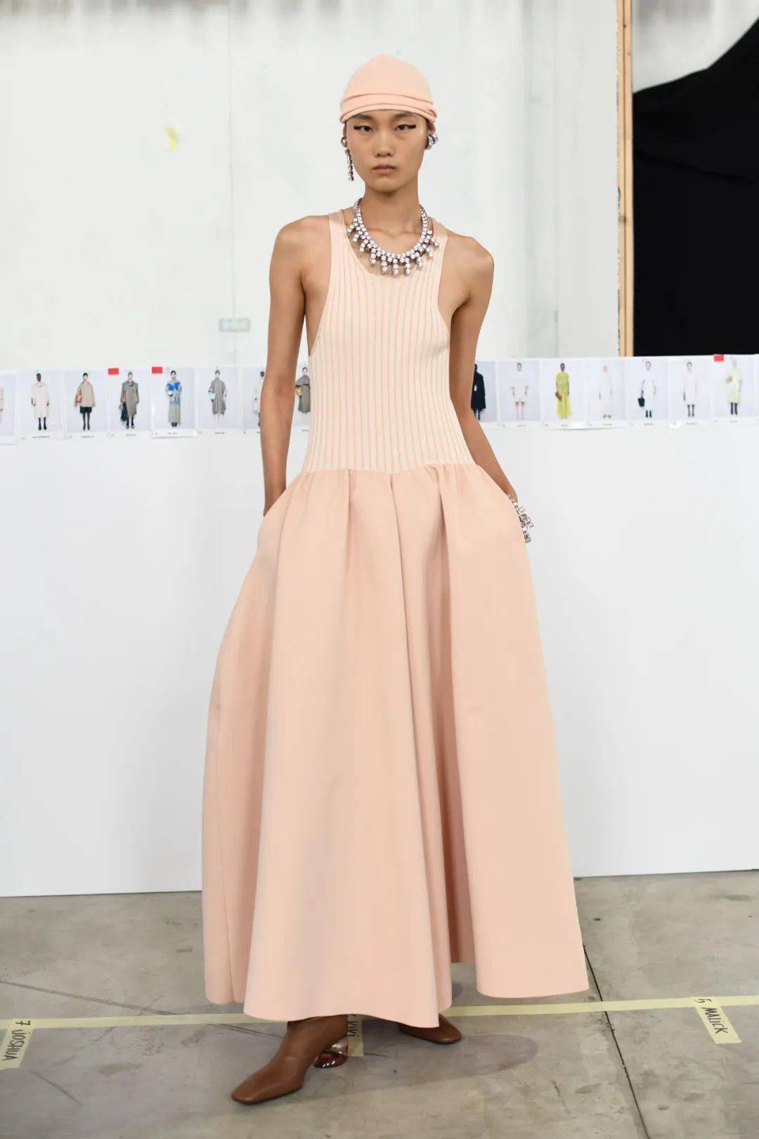 潘通2024年度流行色出炉,网友看yue:这不鸡胸肉吗?_桃色_颜色_生活