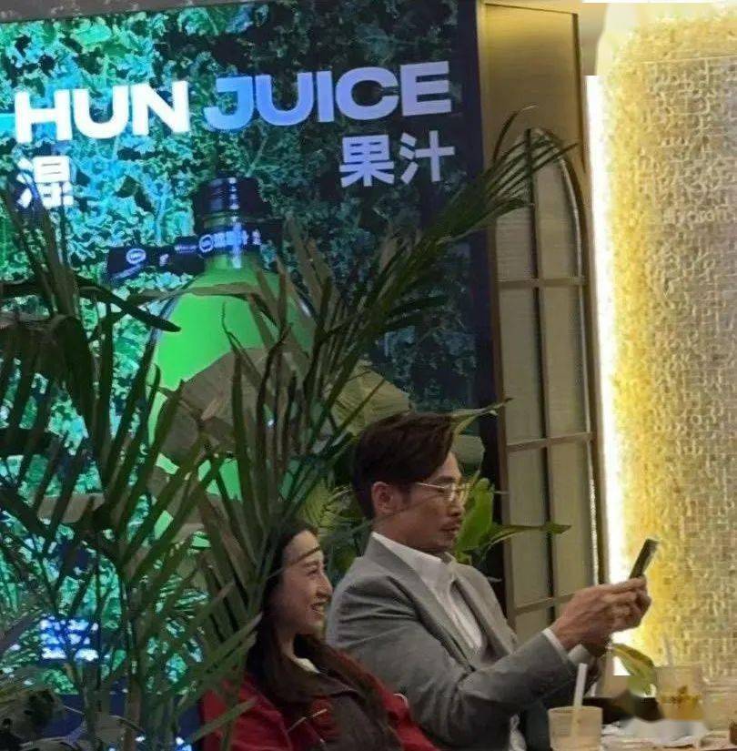 2016年陈豪与李佳芯合拍《潮流教主》,去年李佳芯接受网上节目《丝打