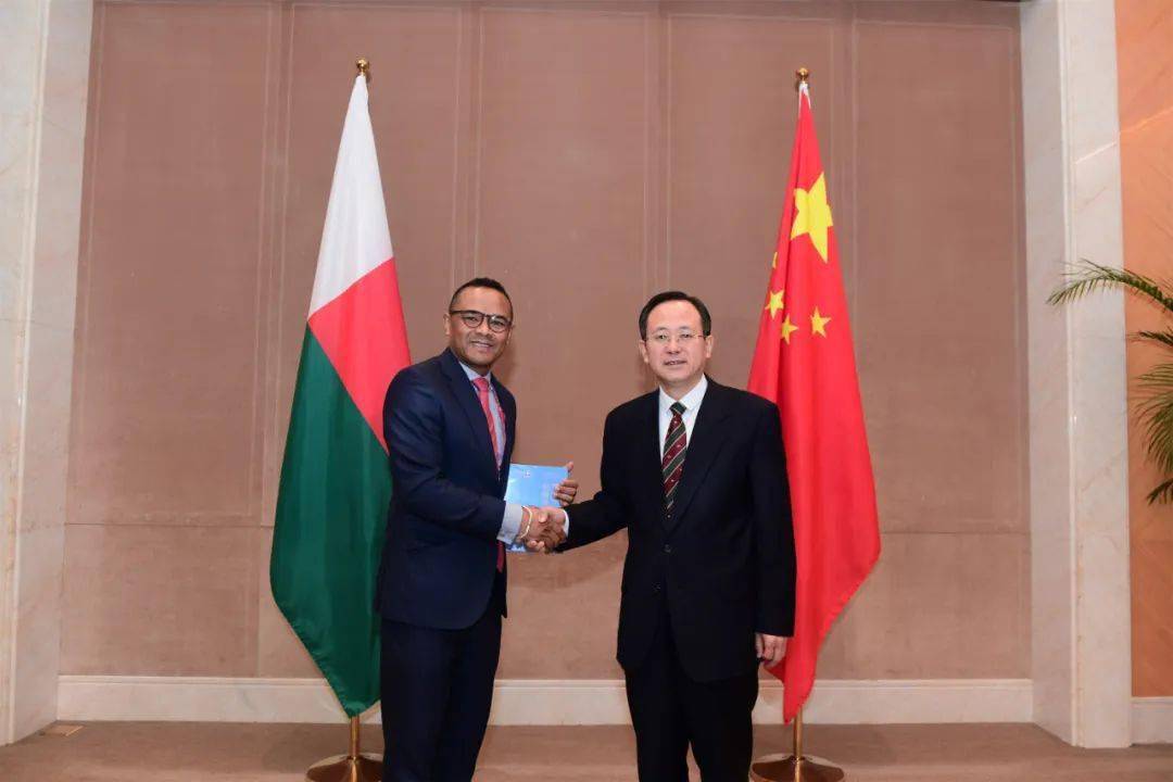 刘俊峰副署长会见马达加斯加外交部秘书长塔依希米亚卡达扎_合作_发展