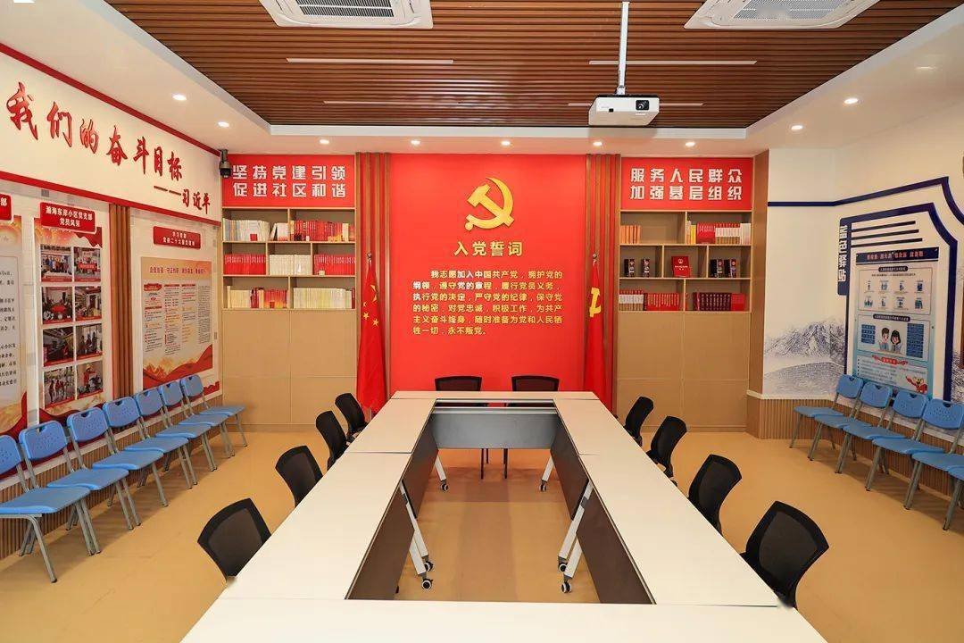 主动融入基层社会治理的大格局,依托东和社区"红色驿站"建立"蓝色驿站