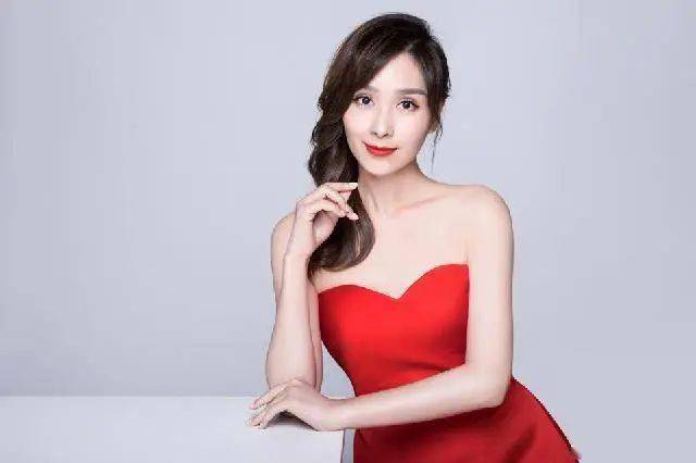 冻龄女神杨恭如46岁活成20岁模样,到底有啥保养秘诀?_身材_体型_香港