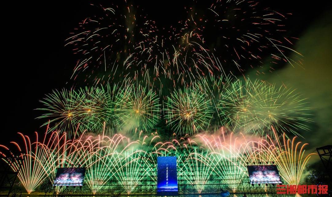 "用故事点燃爱",浏阳周末烟花秀绽放夜空_庆泰_焰火_晚会
