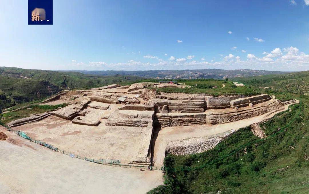 2022年,在石峁遺址皇城臺發現的轉角浮雕,為石峁皇城臺大臺基石雕的