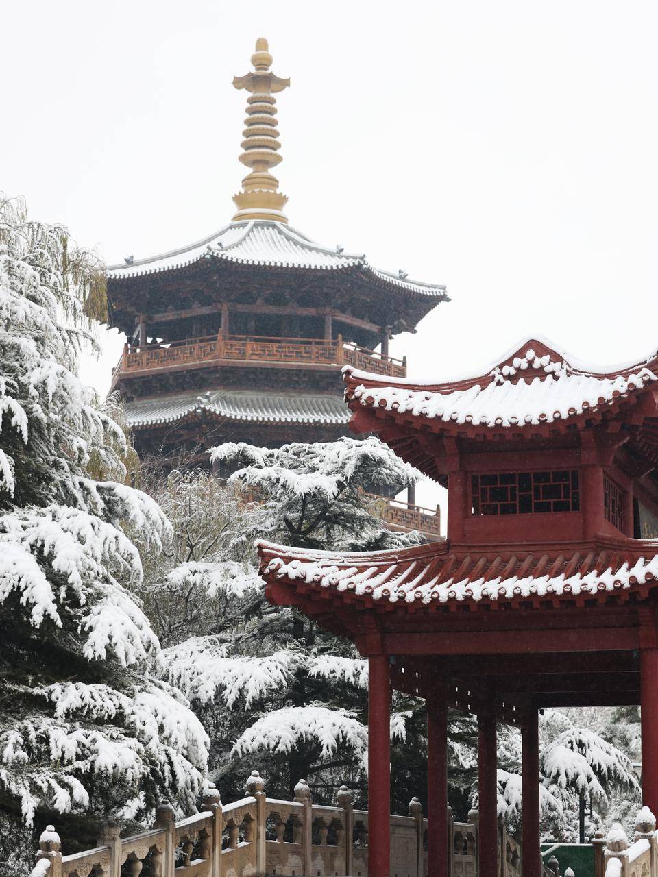 形容古城的雪景图片