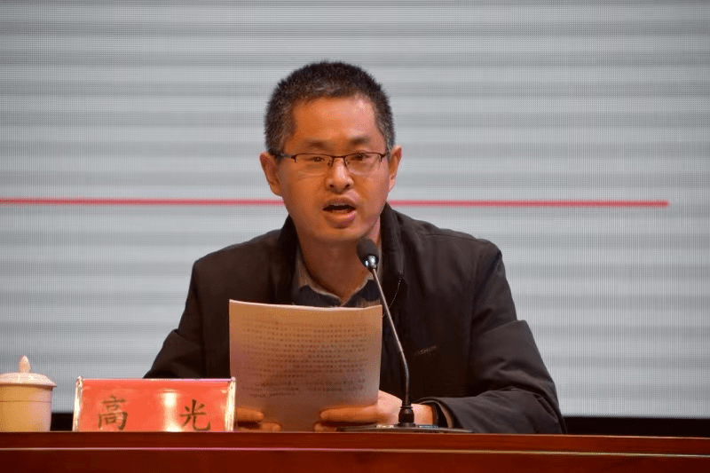 县教工委常务副书记,县教体局党组书记,局长徐凤华作总结讲话.