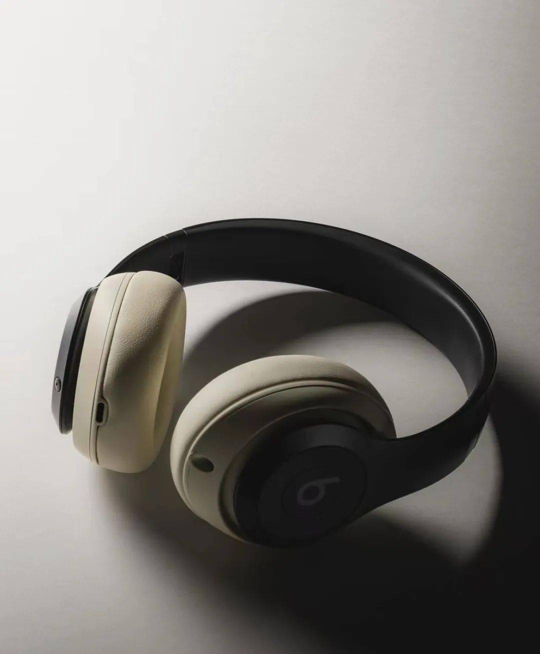 国区有售,stussy x beats头戴式耳机本周推出_airpods_设计_银色