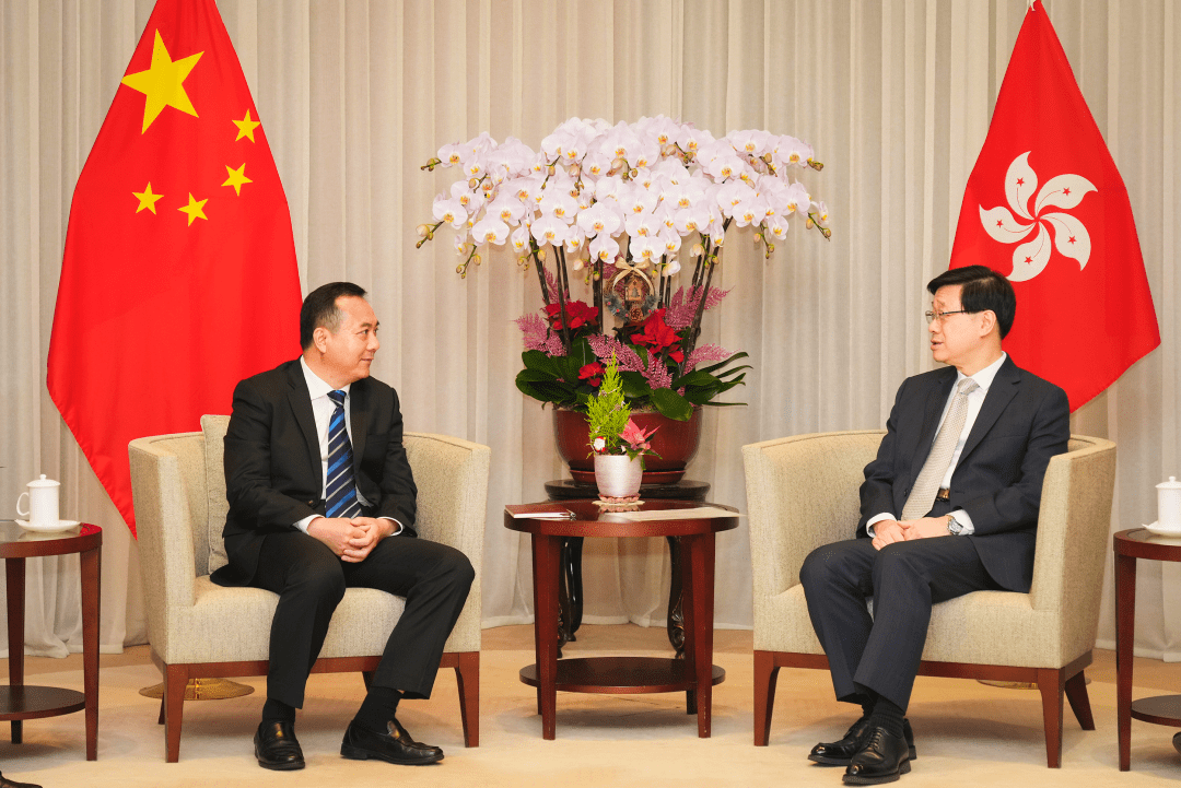 李家超对珠海市代表团的到来表示欢迎,对珠海长期以来给予香港发展的