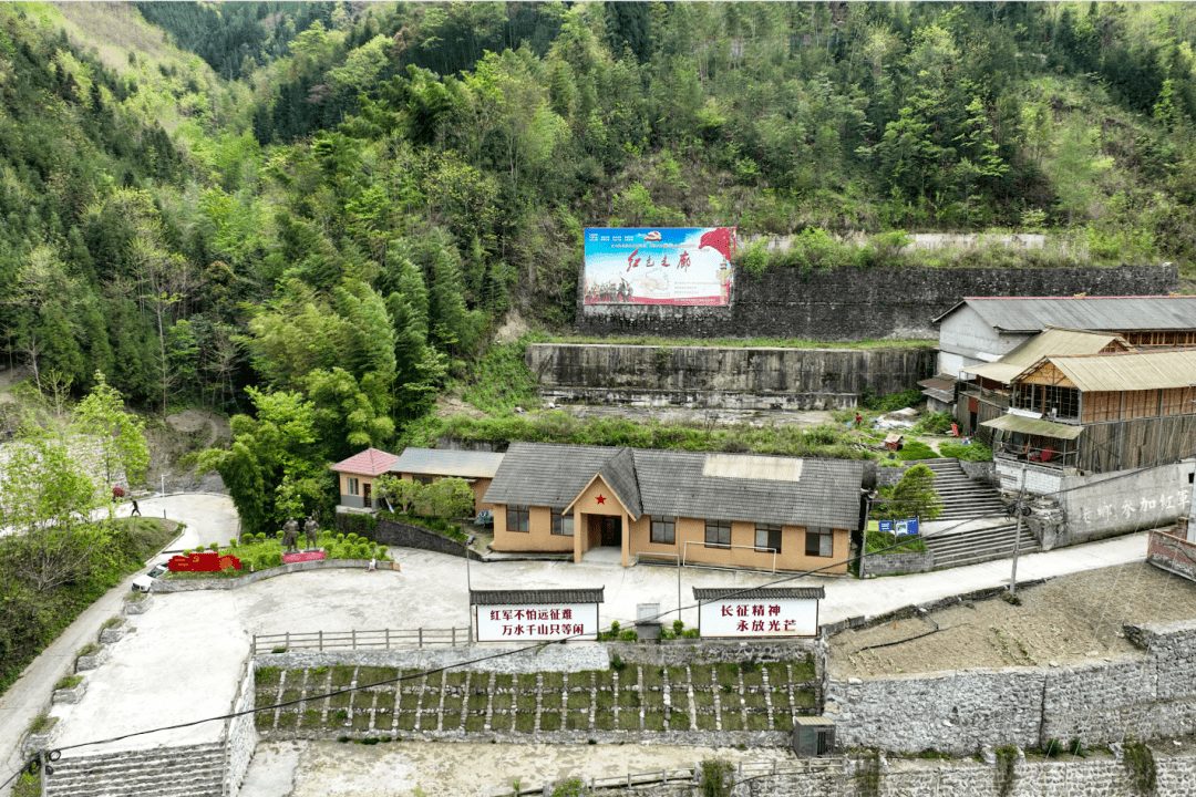 等文化名人,借力飛鳴禪院,姊妹廊橋等歷史古蹟,深挖紅色文化,溫泉文化