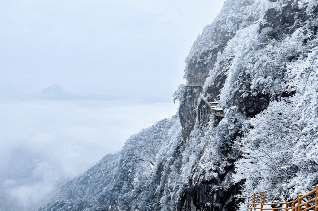 明月山冬天的景色图片